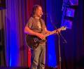 Bild: lst
Nur mit Gitarre: Mehr braucht Roland Hefter am Donnerstagabend im „Salute“ auch nicht, um sein Publikum rundum glücklich zu machen.