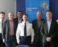 Bild: Polizei Amberg
Sicherheitsgespräch bei der Amberger Polizei (von links): Polizeirat Wolfgang Schüler, die Bürgermeister Erwin Geitner (Rieden) und Peter Braun (Schmidmühlen), Polizeidirektor Thomas Lachner, Bürgermeister Markus Dollacker (Ensdorf), Dritter Bürgermeister Erich Meidinger (Ebermannsdorf), Erster Polizeihauptkommissar Hans-Peter Klinger und Bürgermeister Roland Strehl (Kümmersbruck).