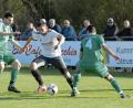 Bild: gb
David Dobmann (Mitte) und die SV Grafenwöhr setzten sich jüngst im direkten Duell gegen den FC Wernberg durch. Andreas Lorenz (links) und Andreas Wagner müssen sich nun vier Spieltage vor Schluss mit der Verfolgerrolle zufriedengeben.