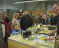 Bild: jr
In der Schreinerei Weiß gibt es wie vor zwei Jahren (Bild) am Sonntagnachmittag ein Show-Cooking sowie Backen für Kinder. Zehn Unternehmen gewähren bei der Gewerbeschau Einblicke in ihre Betriebe.