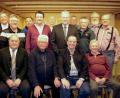 Bild: exb
Der neue Vorstand der Kurfürstlichen Böllerschützen Amberg-Sulzbach (sitzend, von links): Ehrenmitglied Karl Federer, Ehrenvorsitzender Günther Strobl, Andreas Otterbein und Ludwig Angermeier sowie (stehend, von links) Bürgermeister Stefan Braun, Wolfgang Moll, Holger Hennig, Vorsitzender Reinhard Maag, Herbert Bauer, Landrat Richard Reisinger, Rainer Kemmling, Fritz Seegerer, Georg Pickelmann und Roland Lippold.