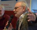 Bild: Kunz
Hannes Kreller (rechts) zweifelt am Vorzug von Heimarbeitsplätzen. Er glaubt, dass sich der Druck auf die Arbeitnehmer nur erhöht. Alfons Ernstberger (links) leitet die Diskussionsrunde.