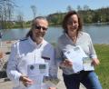Bild: Kunz
Michael Richthammer und Ilona Forster werben für das 24.-Stunden-Schwimmen im Juli zugunsten der Aufforstung des Schätzlerbades.