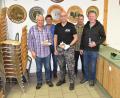 Bild: exb
Sie freuen sich über Schinken und Schokohasen: Hans Meier, Schießleiter Lothar Mehringer, Michael Reimelt, Sepp Schmaußer und Schützenmeister Robert Geitner (von links).