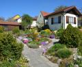 Bild: jr
Eine große Blütenpracht ist bereits zum Saisonstart im Konnersreuther Resl-Garten zu bewundern. Bei der Eröffnung am Mittwoch, 1. Mai, findet wieder eine Pflanzentauschbörse statt.