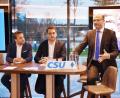 Bild: Beate-Josefine Luber
Albert Füracker (rechts) begleitet Christian Doleschal (Mitte) auf seinem Wahlkampfauftritt in BHS-Restaurant in Weiherhammer vor etwa 70 Zuschauern.