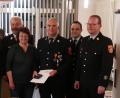 Bild: ern
Dem scheidenden Vorsitzenden der Feuerwehr Ebersbach wird das Bayerische Feuerwehr-Ehrenkreuz in Silber verliehen (von links): Zweiter Vorsitzender Richard Weiß, Kommandant Wolfgang Rösch jun., Bürgermeister Hans-Martin Schertl, Kreisbrandrat Fredi Weiß, Erika und Wolfgang Rösch, Kreisbrandmeister Michael Iberer und Kreisbrandinspektor Christof Strobl.