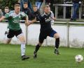 Bild: gb
Das Hinspiel hat der SV Plößberg zuhause gegen die SpVgg Vohenstrauß mit 1:0 gewonnen. Hier eine Szene aus der Partie mit dem Plößberger Philipp Müller (links) und dem Vohenstraußer Nichola Neidhardt. Da es für die Mannschaft von Trainer Harald Walbert vermutlich die letzte Chance ist, um noch auf den Relegationsplatz zu klettern, zählt für sein Team gegen den Tabellenzweiten nur ein Dreier.