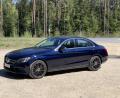 Bild: Michael Ascherl
Klassische Limousine in klassischer Farbgebung: Der Testwagen hebt die zeitlosen Attribute der C-Klasse heraus.