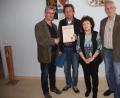 Bild: wro
Lothar Ernstberger (Zweiter von links) feierte sein 40. Dienstjubiläum. Dem Gemeindekämmerer gratulierten Bürgermeister Wolfgang Braun (links), Geschäftsleiter Ernst Tippmann und Ernstbergers Ehefrau Silvia.