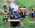 Bild: Ertl, Willi
Da staunt auch der erfahrene Feuerwehrmann, wenn ein Auto so in einen Kanal eingeklemmt ist.