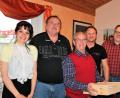 Bild: stg
Georg Märkl (Mitte) ist neues Ehrenmitglied des KEM-Verbandes. Es gratulierten die Vorstandsmitglieder (von links) Romina Passon, Armin Schinner, Holger Märkl sowie Georg-Michael Fütterer.