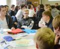 Bild: Gabi Schönberger
Der EU-Kandidat der CSU, Christian Doleschal, widmet sich beim "Speed Dating" in der Gustl-Lang-Schule den Fragen der Schüler.