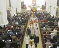Bild: mdö
Prozession durch die Stadtpfarrkirche bei der Monatswallfahrt im April.