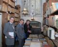 Bild: Andreas Royer
Wissenschaftsminister Bernd Sibler (Mitte) weiß um die Bedeutung der Druck- und Literaturstadt Sulzbach-Rosenberg. Bei zwei Besuchen konnte er sich selbst davon im Beisein von Bürgermeister Michael Göth (links) und Stadtheimatpfleger Markus Lommer überzeugen.