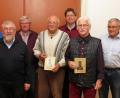 Bild: Dobmeier
Horst Seifert (Dritter von links) übernimmt den Vorsitz beim evangelischen Männerverein Weiden. 50 Jahre sind Michael Girke (Zweiter von rechts) und 25 Jahre Hermann Wagner (Vierter von rechts) dabei.