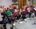 Bild: do
Mit dem "Böhmischen Wind" beginnt die Stadtkapelle Eschenbach die jüngste Musikprobe. Am Dirigentenpult steht mit dem 38-jährigen Stefan Wittmann ein neuer Kapellmeister