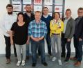 Bild: mp
Bürgermeister Martin Birner und Sportbeauftragter Herbert Wartha (von rechts) gratulierten der neugewählten Abteilungsführung der FC-Handballer. Diese setzt sich aus (von links) Gregor Mardanow, Gerlinde Kwasny, Johannes Batzl, Fritz Weig, Georg Wittmann und Hermine Wittmann zusammen.