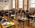 Bild: Stephan Huber
Etwas Wasser, ein Glücksbringer und Traubenzucker: So haben sich die Schülerinnen des Dr.-Johanna-Decker-Gymnasiums am Dienstag für den Auftakt des Abiturs ausgestattet.