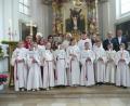 Bild: amö
Im feierlichen Gottesdienst empfingen (vorne, von links) Emma Fuchs, Anna-Lena Bauer, Nicola Eckl, Luis Ebenhöch, Samantha Seidl, Matthias Ring, Sebastian Bronold, Tom Selch und Christoph Deml die Erstkommunion.