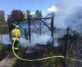 Bild: Feuerwehr Amberg
Ein Holzhäuschen brannte am Dienstag an der Nürnberger Straße in Amberg: Da konnte die Feuerwehr zwar löschen, aber nichts mehr retten.