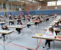 Bild: do
90 Schüler, davon 48 junge Damen, starten am Dienstag in der Mehrzweckhalle des Gymnasiums Eschenbach in die Abiturprüfungen 2019.