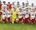 Bild: Hubert Ziegler
Freude bei den Spieler der DJK Utzenhofen nach ihrem Pokalsieg. Im Finale des Toto-Pokal-Wettbewerbs im Kreis Amberg/Weiden setzte sich das Team von Spielertrainer Matthias Rascher (hinten rechts) beim SV Köfering mit 2:0 durch.
