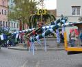 Bild: hcz
Maibaum trifft Osterbrunnen: heuer, wegen des späten Ostertermins, erstmals vorgekommen.