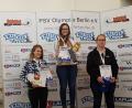Bild: rwo
Maria Kausler (Mitte) von den Kastler Sportschützen mit der Argentinierin Alliana Volkart (links) und Jana Tolonitz bei der Siegerehrung.