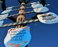 Bild: jr
Zunftzeichen mit nachdenklichen Worten am Maibaum am Anger in Mitterteich.