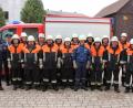 Bild: kro
Zwei Gruppen der Kondrauer Wehr unterzogen sich erfolgreich der Prüfung eines Leistungsabzeichens. Unser Bild zeigt die Aktiven mit den Schiedsrichtern, den beiden Kreisbrandmeistern Roland Frank und Wolfgang Fischer (links), sowie Kreisbrandinspektor Lorenz Müller (rechts).
