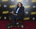 Bild: agentur_dpa
ARCHIV - 11.05.2018, USA, Los Angeles: Schauspieler Peter Mayhew, der mit seiner "Star Wars"-Rolle als zotteliger Chewbacca berühmt wurde, kommt zur Premiere "Solo: A Star Wars Story". Der gebürtige Brite sei am 30. April auf seinem Anwesen im US-Bundesstaat Texas gestorben.