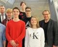 Bild: exb
Würdigung der Seminararbeiten mit (von links) Tobias Kredler, Oberstudiendirektor Dieter Meyer, Johanna Fuchs, Dominik Brunner, Mia Deichler, Johannes Knoll, Nicole Böller, Studiendirektor Klaus Meidenbauer.