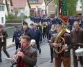 Bild: mmj
Mit der Grenzlandblaskapelle marschierten Ehrengäste und die Abordnungen der Feuerwehren aus dem KBM-Bereich 32 zum Gottesdienst.