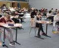 Bild: lg
Zwei schriftliche Abiturprüfungen sind geschrieben; diese Woche geht es weiter. Das Bild zeigt Schüler des Ortenburg-Gymnasiums im Fach Deutsch.