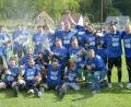Bild: ref
Feucht-fröhlich feiern die Spieler der SG Ursulapoppenricht I/DJK Gebenbach II nach dem 6:0-Sieg in Hohenburg den Titel in der Kreisklasse Süd und den Aufstieg in die Kreisliga.