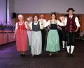 Bild: müb
Stamm-Vorsitzender Christian Steger eröffnet den Maitanz mit einer Polonaise.