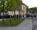 Bild: hme
Nach dem Gottesdienst geht es in Richtung Vereinszentrum.