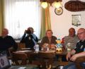 Bild: fvo
Michael Troidl (rechts) referierte vor den Löwenfans über das Bierbrauen zu Hause.