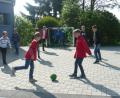 Bild: amö
Abschalten beim Fußballspielen in der Pause können die Schüler der Grundschule Winklarn-Thanstein Dank des neuen Tores (im Hintergrund).