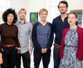 Bild: Thomas Dobler
Professorin Annette Schröter (links) und die von ihr betreuten Meisterschüler Ofra Ohana, Soenke Thaden, Marten Schädlich, Robert Rudat, Stefanie Pojar (von links) stellen gemeinsam im Oberpfälzer Künstlerhaus Kebbel-Villa in Schwandorf aus.