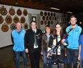 Bild: fjo
Zum neuen Spitzenplatz gratulieren Jana Helgert (Mitte) Karlheinz Hagner, Stefan Brandmiller und Margit Kirzinger (von links), sowie Johannes Zeug und Valentin Kellner (von rechts).