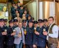 Bild: tkr
Zusammen mit Braumeister Florian Spießl (rechts), Schirmherr Norbert Eckl (Mitte) und den Vorsitzenden der Patenwehren stoßen die Verantwortlichen des Festausschusses auf ein gelingendes Fest an.