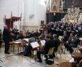 Bild: kgg
Der Chor der Basilika und das große Ensemble vorm Hochaltar in der Basilika unter Leitung von Hans Berger (links)
