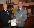 Bild: frd
BKV-Kreisvorsitzender Josef Hauer (links) würdigte Werner Schäffer mit dem Ehrenkreuz in Gold.