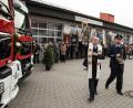 Bild: Hirsch
Dekan Hans Amann segnete die neuen Fahrzeuge der Schwandorfer Feuerwehr. Rechts neben ihm Vorsitzender Holger Roidl.