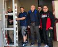Bild: lep
Bürgermeister Jürgen Kürzinger (Dritter von links) macht sich zusammen mit den Kommandanten (rechts, daneben) Fabian Leipold und Torsten Goss ein Bild von den Arbeiten. Sie sind vom schnellen Baufortschritt überrascht.