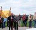Bild: ohr
Beim Flurumgang der Pfarrgemeinde Stulln erteilte Pfarrvikar Joseph Kokkoth am zweiten Altar in der Nähe des „Hausmannstodl“ den kirchlichen Segen. Im Mittelpunkt der Betrachtungen stand der schöpferische Kraft des Geistes.
