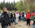 Bild: Michael Ascherl
Begeistert von den gepflegten Waldwegen, auf der es leider nicht "fliegen" lassen darf: Walter Röhrl (links) mit einem Fan.