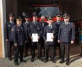 Bild: frd
KBM Peter Killermann, KBI Richard Fleck (von links), KBR Robert Heinfling (von rechts) und Bürgermeister Heinz Weigl (Vierter von rechts) ehrten Josef Bauer (30 Jahre Kommandant, Dritter von rechts) und Markus Brunner (25 Jahre aktiver Dienst, Vierter von links).
